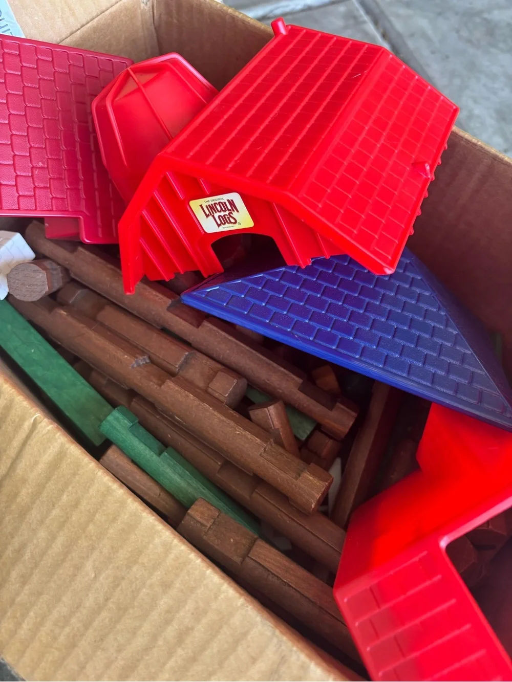 Lincoln logs Classic Wooden Fort Set - Green & Brown Play Pieces
